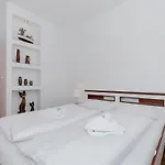 Center Ii By Renters *