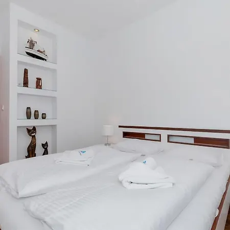 Center Ii By Renters *